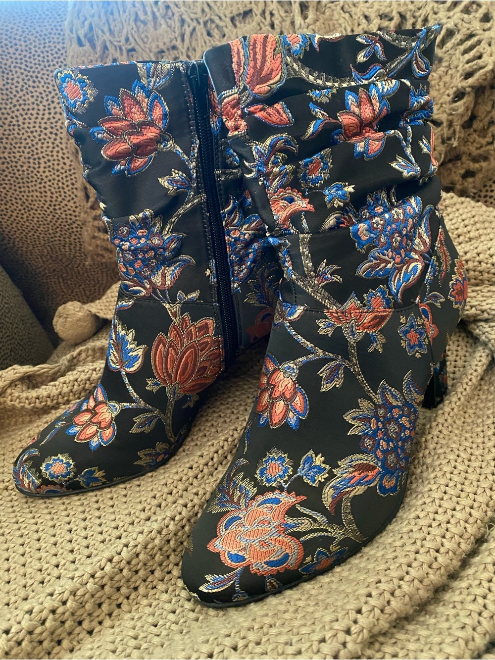 Naturalizer brocade booties 8.5W NEW